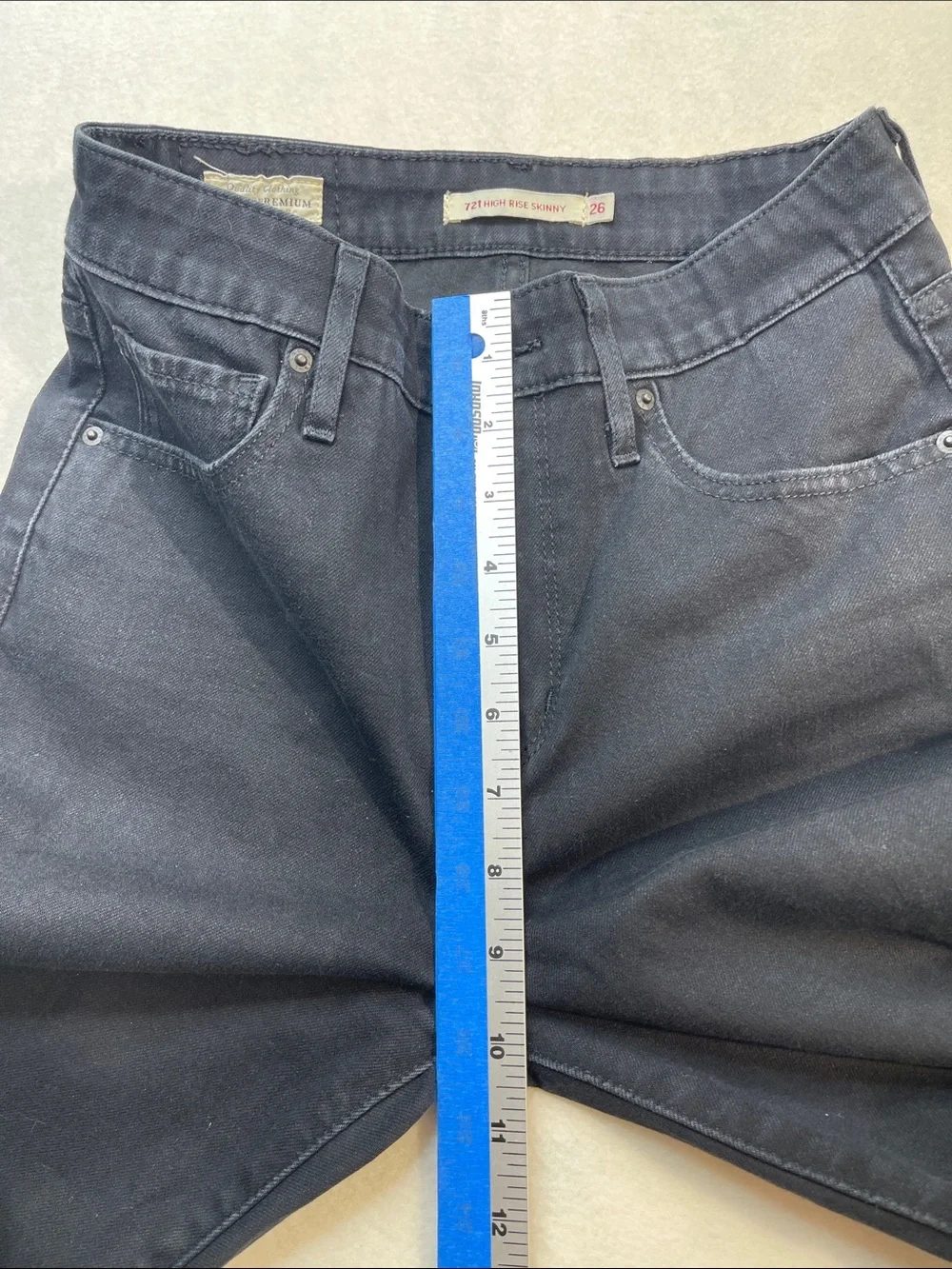 LEVIS 721 HIGH RISE SKINNY SIZE 26 Women's Black Jeans